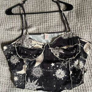 ROMWE Black and White Celestial Crop Top